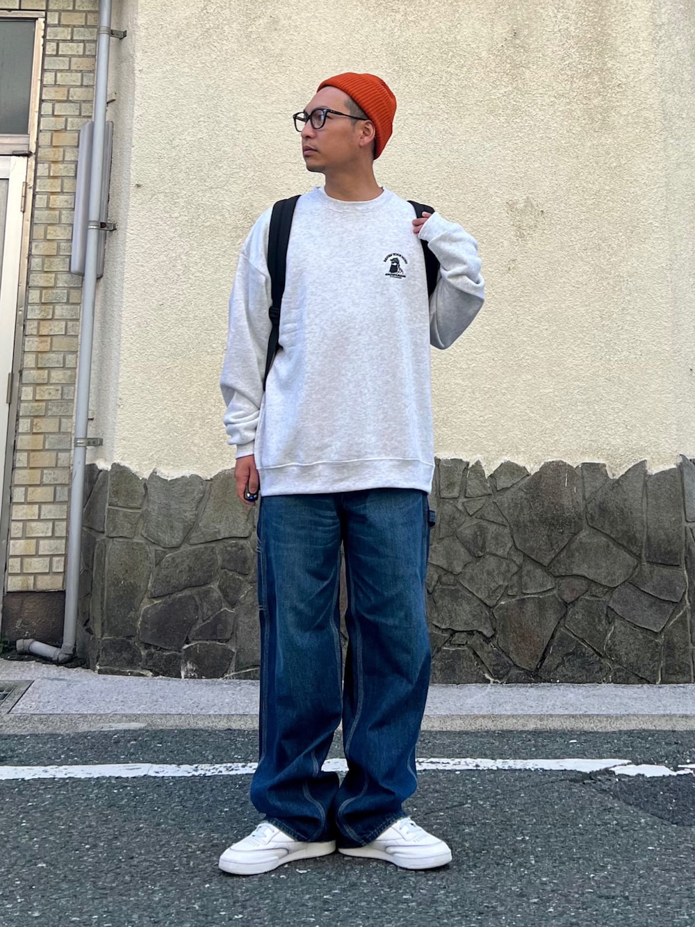 「PR、confirm、コンファーム、Lee、lee、leejapan」｜「ILL'Sの23AW ワンポイント刺繍ロゴ おじ刺繍 / デイリーウォーキング ビッグシルエットスウェット カットソー ユニセックス【ILL’S】（スウェット、グレー系）」を使った、 松波 侑亮さん（メンズ・164cm）の秋コーディネートの1枚目の写真