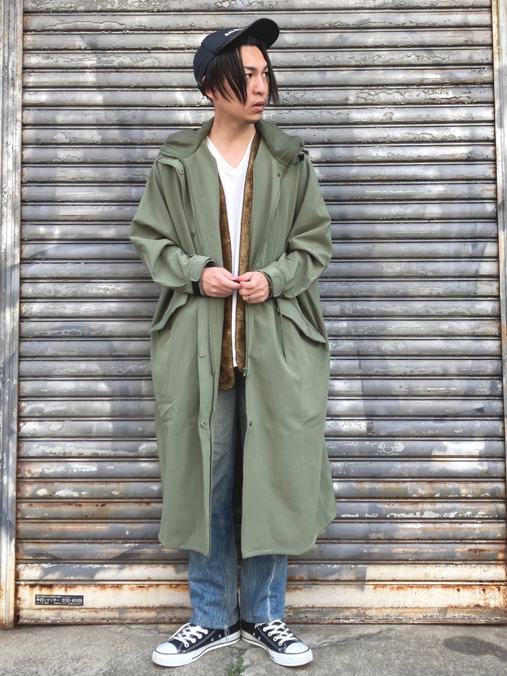 「Uiscel、ユイセル、SENSEOFPLACE、グリーン、古着、クリスマスに着たい服、古着MIX、barbour、冬コーデ、STOP 誹謗中傷、休日スタイル、ロングコート、ビッグシルエット、低身長、きれいめカジュアル」｜「CONVERSE ALL STARのCONVERSE / ALL STAR J HI（スニーカー、ブラック系）」を使った、 松波 侑亮さん（メンズ・164cm）の冬コーディネートの1枚目の写真