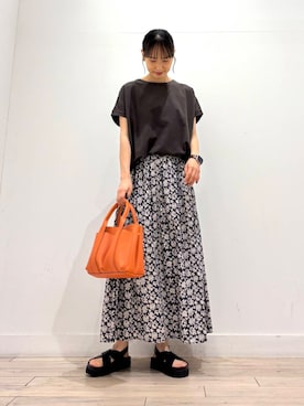 「アイテム（トートバッグ、オレンジ系）」を使った、amiさん（レディース・160cm）の夏コーディネート