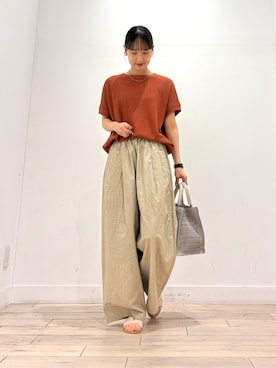 「かぐれ（カグレ）のコットン2タックパンツ（その他パンツ、ベージュ系）」を使った、amiさん（レディース・160cm）の夏コーディネート