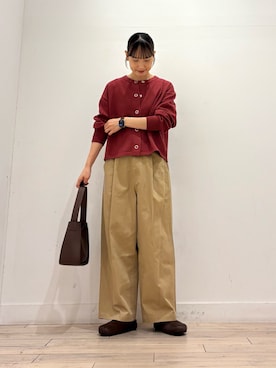 「URBAN RESEARCH DOORS（アーバンリサーチドアーズ）の『洗濯可/静電気防止/ピリング防止/吸湿発熱』『UR TECH 200日ニット』リングドットカーディガン（カーディガン/ボレロ、レッド系）」を使った、amiさん（レディース・160cm）の秋コーディネート