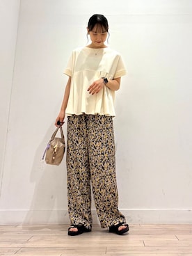「URBAN RESEARCH DOORS（アーバンリサーチドアーズ）の『接触冷感/吸水速乾/イージーケア』フラワープリントドライタッチリラックスパンツ（その他パンツ）」を使った、amiさん（レディース・160cm）の夏コーディネート