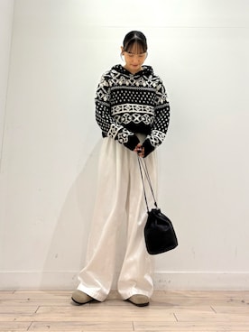 「URBAN RESEARCH DOORS（アーバンリサーチドアーズ）の『別注』AFLOAH×DOORS　HOODED PULLOVER（ニット/セーター、ブラック系）」を使った、amiさん（レディース・160cm）の秋コーディネート