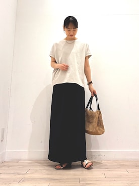 「URBAN RESEARCH DOORS（アーバンリサーチドアーズ）のリネンタッチBACKボタンプルオーバー（Tシャツ/カットソー、グレー系）」を使った、amiさん（レディース・160cm）の夏コーディネート