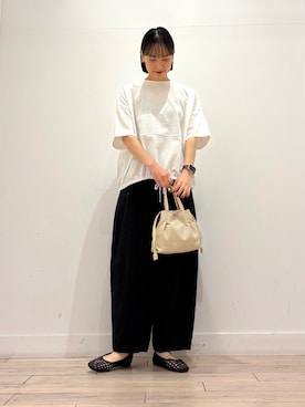 「URBAN RESEARCH DOORS（アーバンリサーチドアーズ）のヘムドロストプルオーバー（Tシャツ/カットソー、ホワイト系）」を使った、amiさん（レディース・160cm）の春コーディネート
