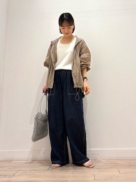 「URBAN RESEARCH DOORS（アーバンリサーチドアーズ）の2WAYニットタンク（タンクトップ、ホワイト系）」を使った、amiさん（レディース・160cm）の春コーディネート