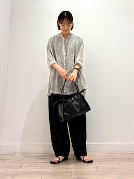 「かぐれ（カグレ）のピグメントダイボザムシャツ（シャツ/ブラウス、グレー系）」を使った、amiさん（レディース・160cm）の春コーディネート