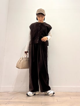 「アイテム（スニーカー）」を使った、amiさん（レディース・160cm）の秋コーディネート