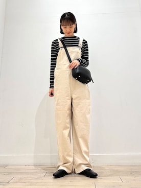 「アイテム（オールインワン・サロペット、ホワイト系）」を使った、amiさん（レディース・160cm）の秋コーディネート