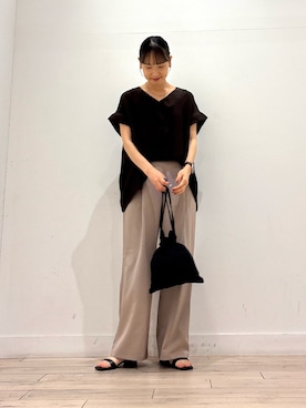 「URBAN RESEARCH DOORS（アーバンリサーチドアーズ）の『3サイズ展開』『UR TECH』完声/涼フロントタックEZパンツ｜接触冷感/UVカット/イージーケア/速乾/オフィスカジュアル（その他パンツ、ベージュ系）」を使った、amiさん（レディース・160cm）の夏コーディネート