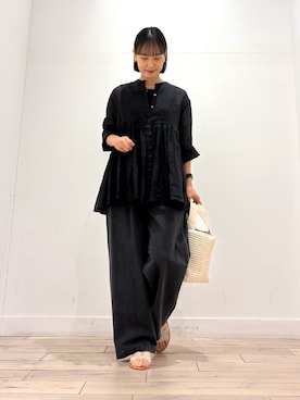 「かぐれ（カグレ）のフェードデニムイージーパンツ（デニムパンツ、ブラック系）」を使った、amiさん（レディース・160cm）の春コーディネート