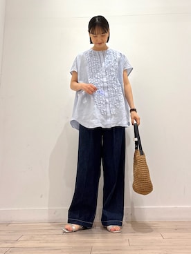 「かぐれ（カグレ）のリネンフリルフレンチシャツ（シャツ/ブラウス、ブルー系）」を使った、amiさん（レディース・160cm）の春コーディネート