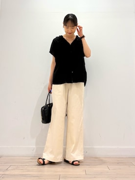 「URBAN RESEARCH Sonny Label（アーバンリサーチサニーレーベル）のVネックフリルカラーブラウス（シャツ/ブラウス、ブラック系）」を使った、amiさん（レディース・160cm）の夏コーディネート