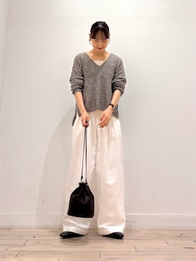 「URBAN RESEARCH DOORS（アーバンリサーチドアーズ）のBaby Alpaca V-Neck Knit（ニット/セーター、グレー系）」を使った、amiさん（レディース・160cm）の秋コーディネート