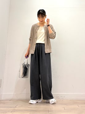 「URBAN RESEARCH DOORS（アーバンリサーチドアーズ）のタックフライスカーディガン（カーディガン/ボレロ、ベージュ系）」を使った、amiさん（レディース・160cm）の秋コーディネート
