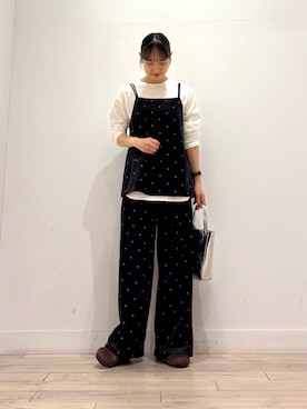 「URBAN RESEARCH DOORS（アーバンリサーチドアーズ）の刺繍ベロアキャミチュニック 26AW（キャミソール、ブラック系）」を使った、amiさん（レディース・160cm）の秋コーディネート