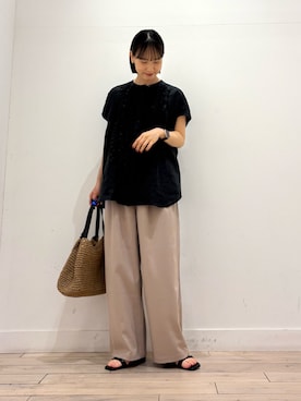 「かぐれ（カグレ）のリネンフリルフレンチシャツ（シャツ/ブラウス、ブラック系）」を使った、amiさん（レディース・160cm）の春コーディネート