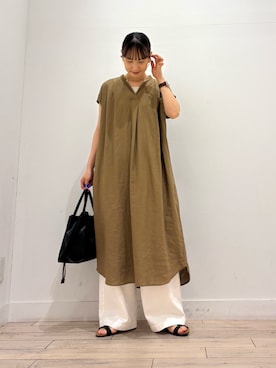 「URBAN RESEARCH DOORS（アーバンリサーチドアーズ）のリネンレーヨンスキッパーフレンチワンピース（ワンピース、ベージュ系）」を使った、amiさん（レディース・160cm）の夏コーディネート