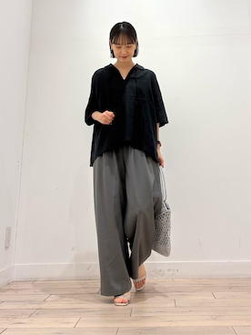 「かぐれ（カグレ）のリネンスキッパーシャツ（シャツ/ブラウス、ブラック系）」を使った、amiさん（レディース・160cm）の春コーディネート