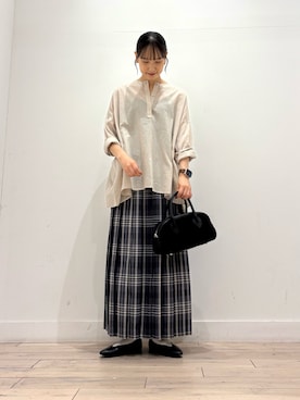 「ロングスカート」｜「アイテム（シャツ/ブラウス）」を使った、amiさん（レディース・160cm・30代）の秋コーディネート