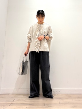 「かぐれ（カグレ）のコットンフリルノーカラーシャツ（シャツ/ブラウス、グレー系）」を使った、amiさん（レディース・160cm）の秋コーディネート