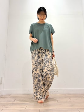 「かぐれ（カグレ）のコットンリネンプリントイージーパンツ（その他パンツ、グレー系）」を使った、amiさん（レディース・160cm）の春コーディネート