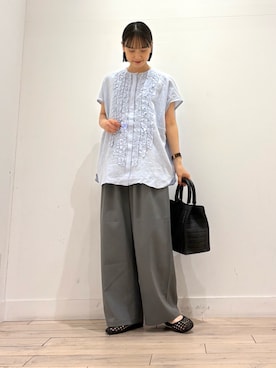 「かぐれ（カグレ）のリネンフリルフレンチシャツ（シャツ/ブラウス、ブルー系）」を使った、amiさん（レディース・160cm）の春コーディネート