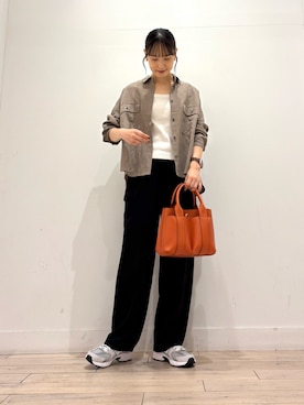 「アイテム（バッグ、オレンジ系）」を使った、amiさん（レディース・160cm）の秋コーディネート