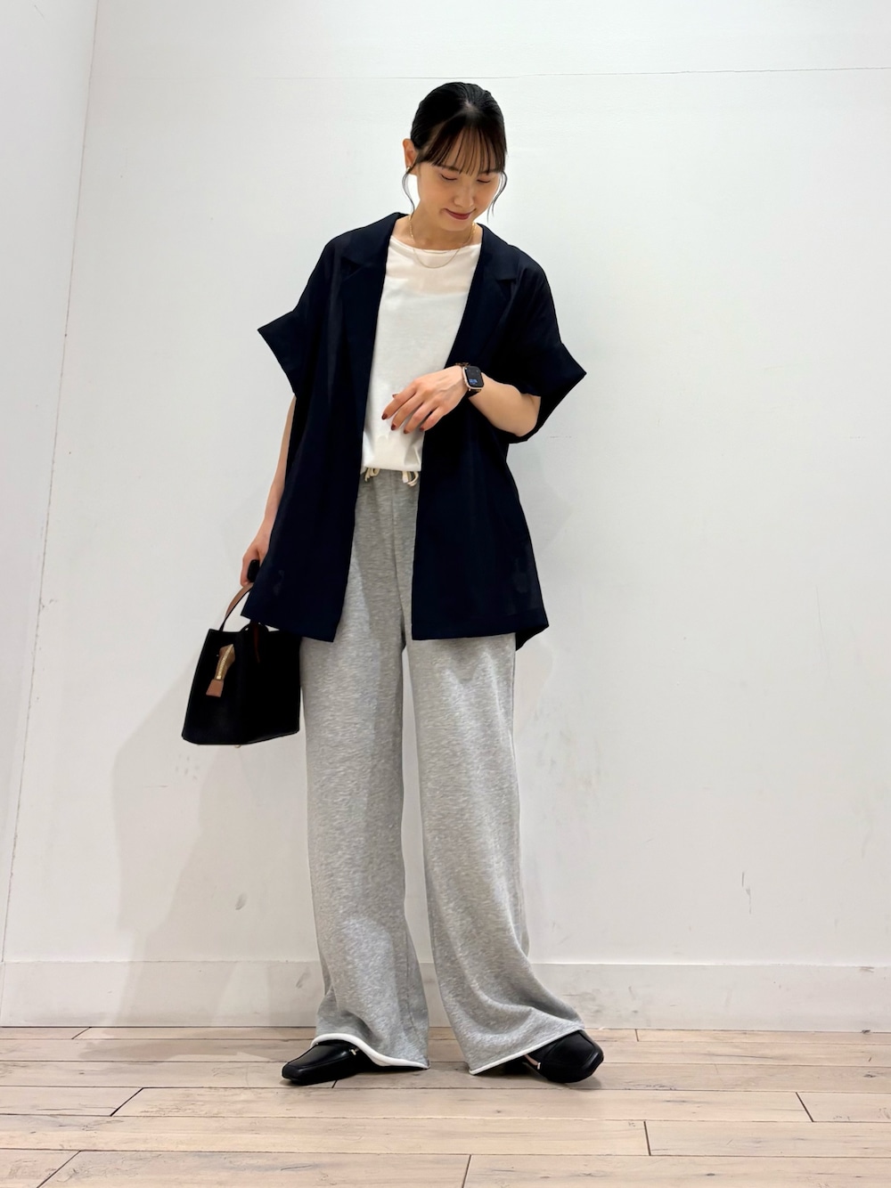 「ジャケット、ジャケットスタイル、ジャケットコーデ、SONNYLABEL、SonnyLabel、スウェット、スウェットパンツ、スウェットコーデ」｜「URBAN RESEARCHのシアーハーフスリーブジャケット（その他アウター、ブラック系）」を使った、amiさん（骨格ストレート・レディース・160cm）の夏コーディネートの1枚目の写真