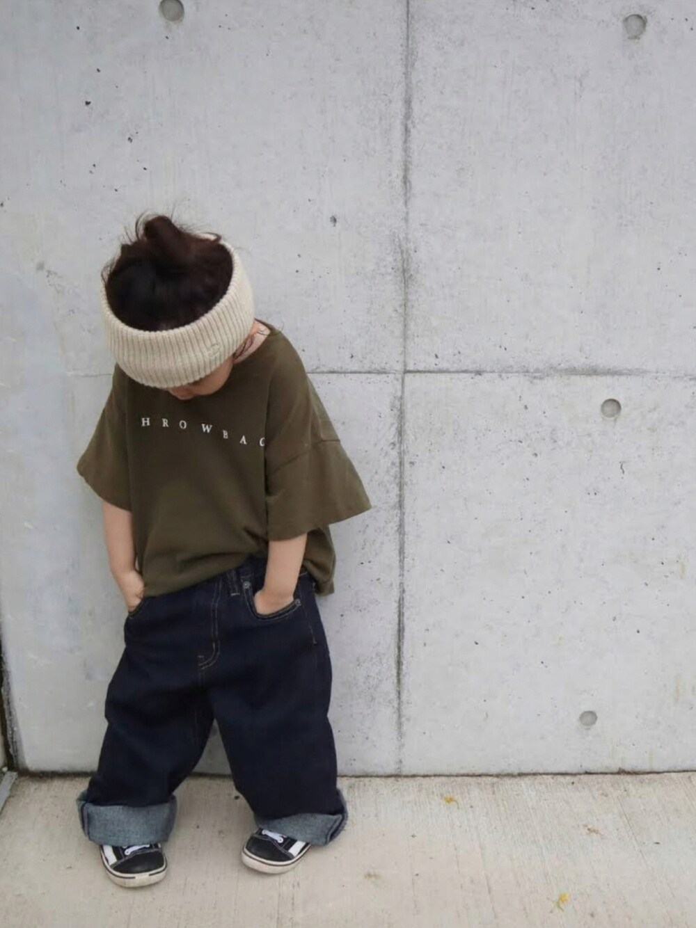 「キッズファッション、女の子コーデ、THE OTOGIBANASHI...SUPPLY、メンズライク、メンズライク女子、メンズライクコーデ、デニム、デニムパンツ」｜「the otogibanashi...supplyのアイテム（Tシャツ/カットソー、グリーン系）」を使った、𝚈𝚞𝚊 & 𝚈𝚞𝚒𝚝𝚘 さん（キッズ・100cm）の秋コーディネートの1枚目の写真