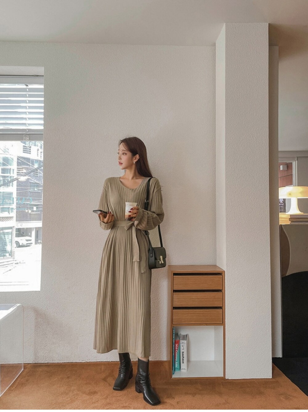 「maybins、dress、onepiece、onepiecedress、long onepiece、MAXI DRESS、long、ankleboot、strap、autumn」｜「maybinsのアイテム（ワンピース、ベージュ系）」を使った、maybinsさん（レディース・163cm）の秋コーディネートの1枚目の写真