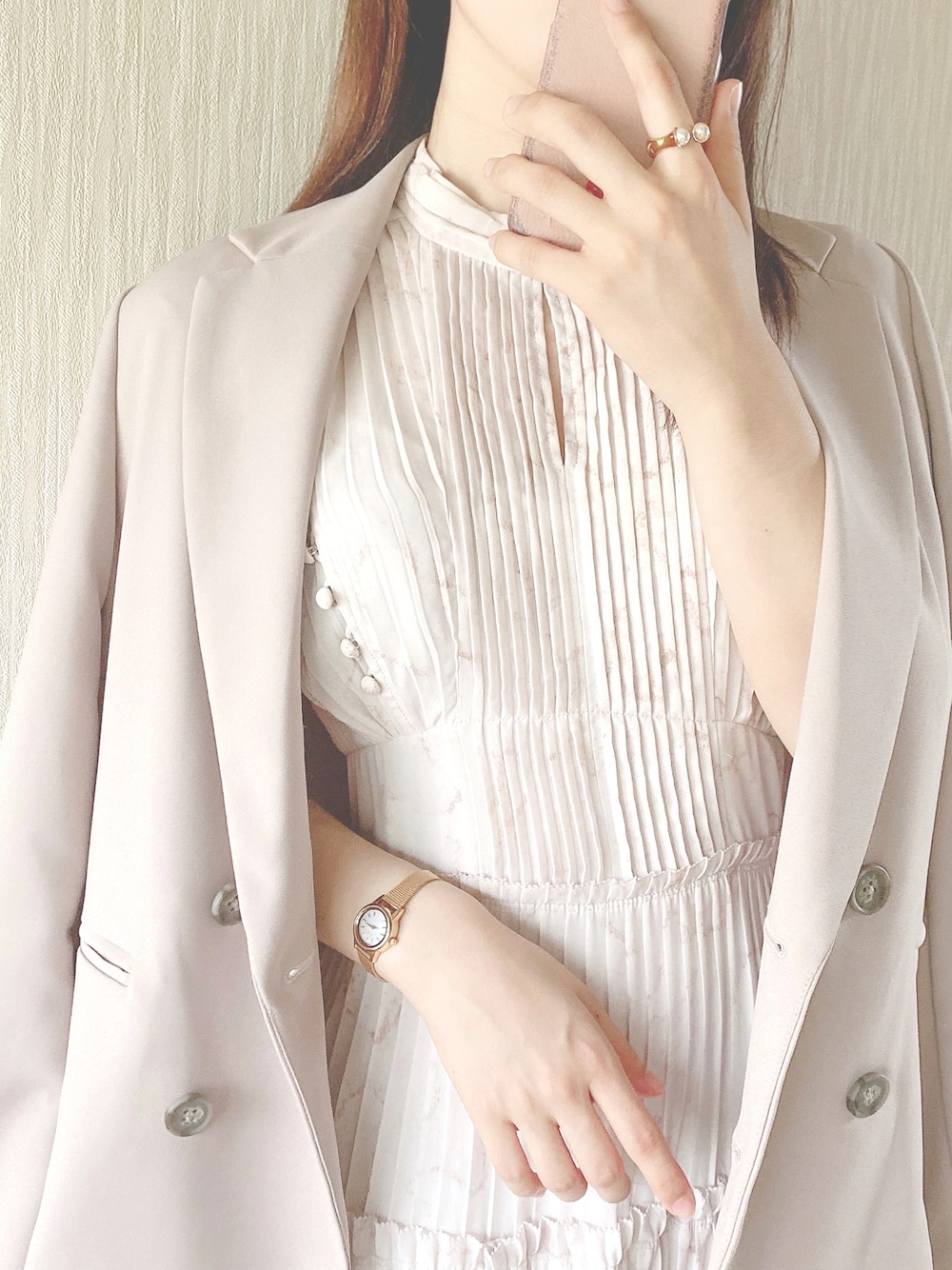 「snidel、スナイデル、ティアードワンピース、ジャケット、プチプラ、ジャケットスタイル、ジャケットコーデ、低身長女子、秋コーデ」｜「SNIDELのプリーツロングワンピース（ワンピース、ホワイト系）」を使った、aykさん（レディース・150cm）の秋コーディネートの1枚目の写真