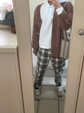 「アイテム（カーディガン/ボレロ、ブラウン系）」を使った、プティ♔さん（メンズ・165cm）の冬コーディネート