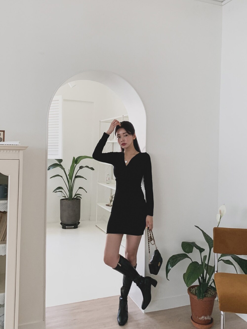 「ワンピース、デート、フェミニン、ootd、プチプラコーデ、オルチャンファッション、タイトワンピース、韓国ファッション、韓国コーデ、韓国アイドル風、韓国通販」｜「POPCORNGIRLSのアイテム（ワンピース、ブラック系）」を使った、POPCORNさん（レディース・155cm）の秋コーディネートの1枚目の写真