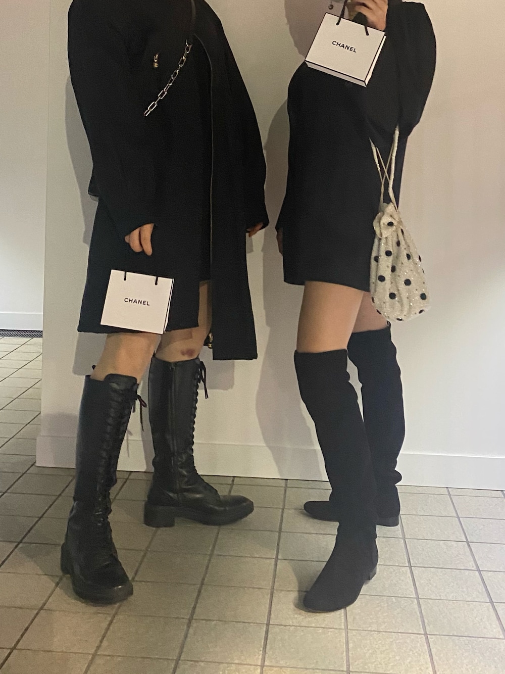 「black、chanel、ZARA、Alexander Wang、double standard clothing、night、autumn、Ganni、AKIKOAOKI」｜「ZARAのアイテム（ブーツ、ブラック系）」を使った、 emikaさん（レディース・162cm）の秋コーディネートの1枚目の写真