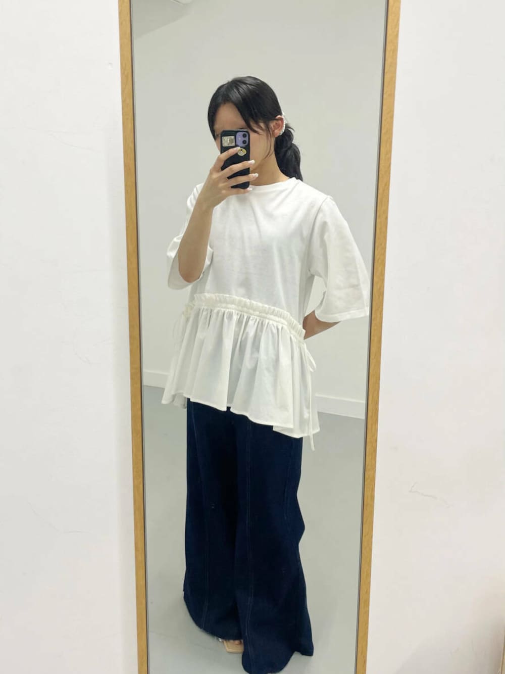 「シンプル、KBF、newarrival、トレンド、春夏、シンプルスタイル」｜「SENSE OF PLACE by URBAN RESEARCHのルーズフレアデニム（デニムパンツ、ブルー系）」を使った、urmakoさん（レディース・158cm）の夏コーディネートの1枚目の写真