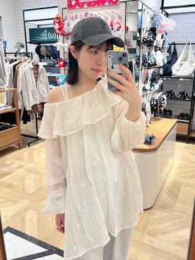 「LOWRYS FARM（ローリーズファーム）のスタイルＵＰクロスカップキャミ　100757（Tシャツ/カットソー、ホワイト系）」を使った、mikuさん（レディース・163cm）の春コーディネート