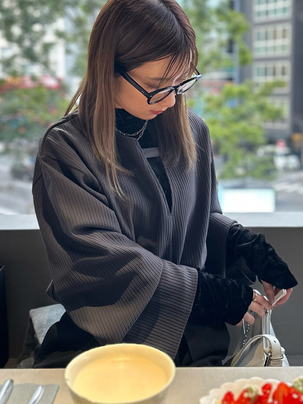 「select MOCAのキーネックリップルワイドスリーブトップス（Tシャツ/カットソー、グレー系）」を使った、chipipi07さん（レディース・155cm）の冬コーディネートの1枚目の写真