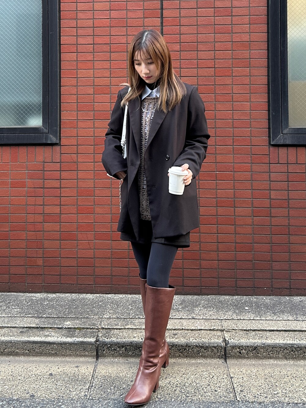 「ロングブーツ、春コーデ、ブラウンコーデ」｜「EMMA LIMBERのDouble Breasted Jacket（ダブルブレストジャケット）（テーラードジャケット、ブラック系）」を使った、chipipi07さん（レディース・155cm）の冬コーディネートの1枚目の写真