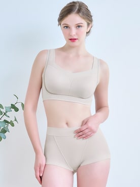 「アイテム（ブラジャー）」を使った、ブラデリスニューヨーク / NuBraさん（レディース・163cm）の秋コーディネート