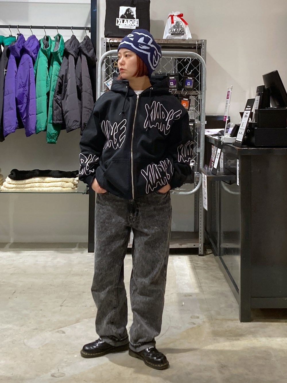 「おしゃれさんと繋がりたい、春先取り、XLARGE、ストリート、いいね、save、フォローお願いします🤑、低身長、低身長コーデ、低身長女子」｜「XLARGEのXL TAGGING SINGLE BEANIE（ニットキャップ/ビーニー、ブルー系）」を使った、沼田亜樹さん（レディース・156cm）の冬コーディネートの1枚目の写真