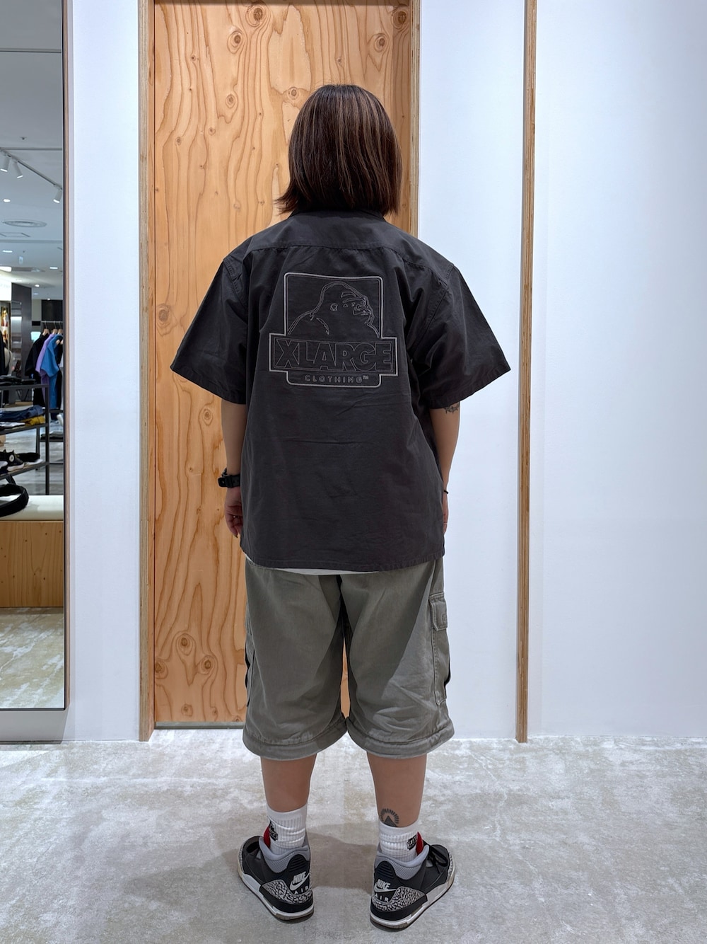 「レイヤードスタイル、最近のいい感じコーデ、XLARGE、ストリート、ストリートコーデ、いいね、save、フォローお願いします🤑、低身長、低身長コーデ、低身長女子」｜「XLARGEのOG S/S SHIRT（シャツ/ブラウス、グレー系）」を使った、沼田亜樹さん（レディース・156cm）の春コーディネートの1枚目の写真