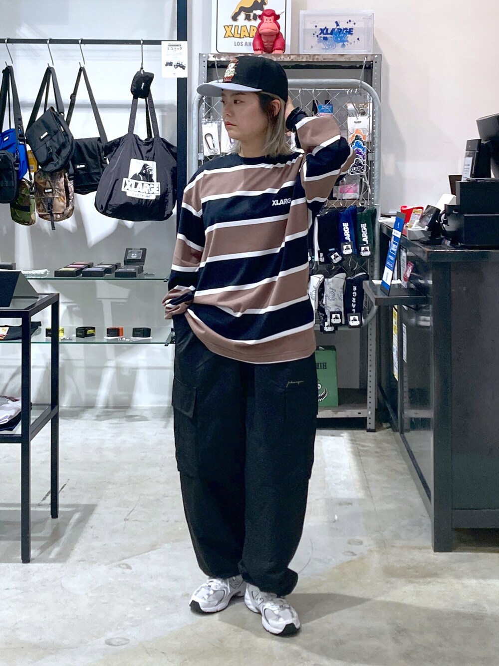 「大人カジュアル、エクストララージ、XLARGE、いいね、save、フォローお願いします🤑、ストリート、ストリートコーデ、カーゴパンツ、低身長」｜「XLARGEのSMASH A CAGE 2TONE CAP（キャップ、ブラック系）」を使った、沼田亜樹さん（レディース・156cm）の夏コーディネートの1枚目の写真
