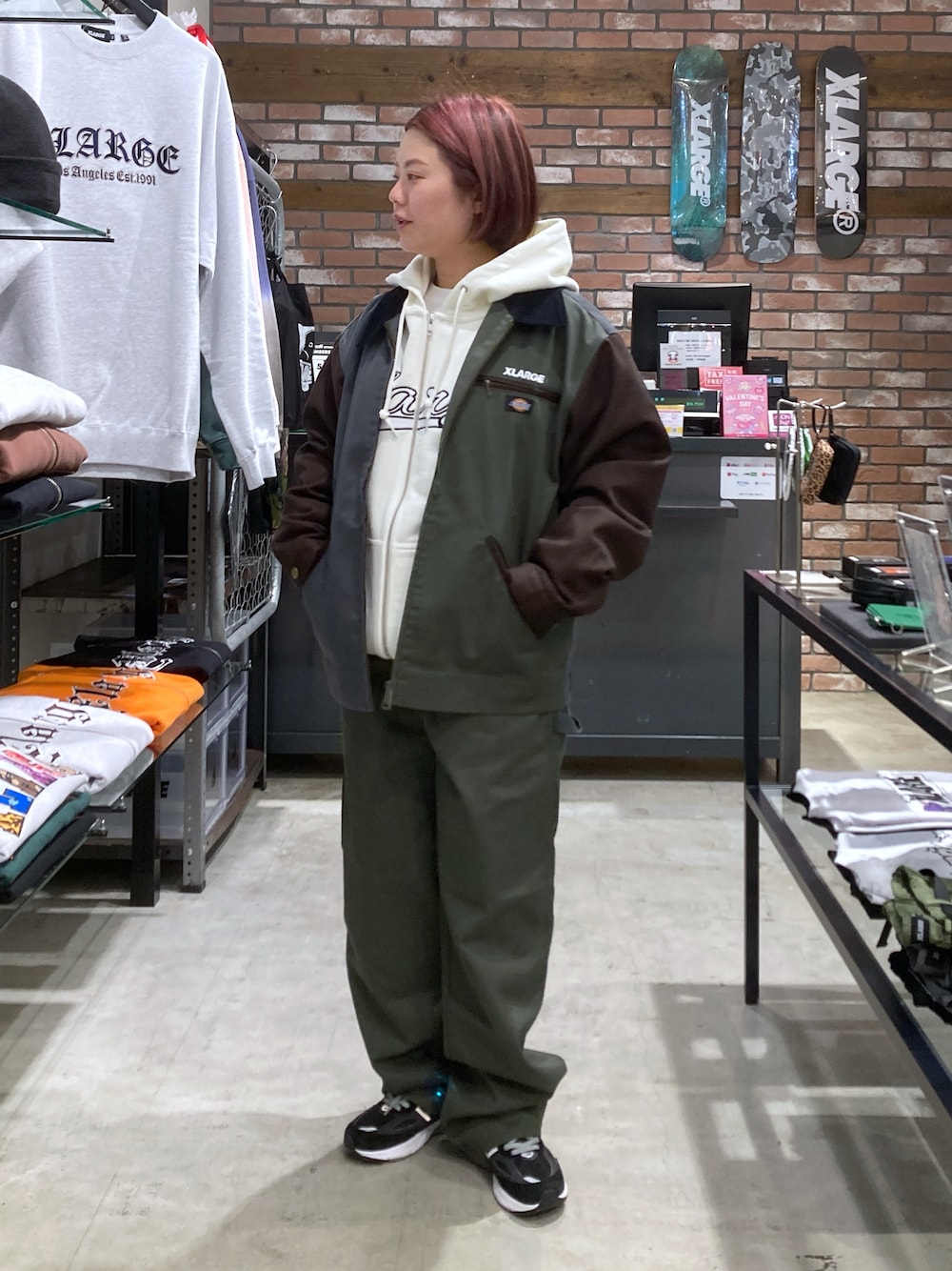 「キレイめカジュアル、休日スタイル、XLARGE、ディッキーズ(Dickies)、Dickies、いいね、save、フォローお願いします🤑、ストリート、低身長、低身長コーデ、低身長女子」｜「XLARGEのLINE ZIP UP HOODED SWEATSHIRT（パーカー、ホワイト系）」を使った、沼田亜樹さん（レディース・156cm）の冬コーディネートの1枚目の写真