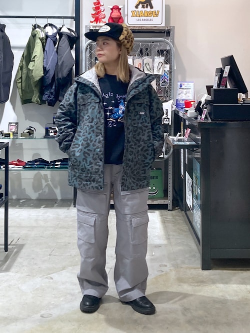 XLARGE（エクストララージ）の「MAGIC HAPPENS CREWNECK