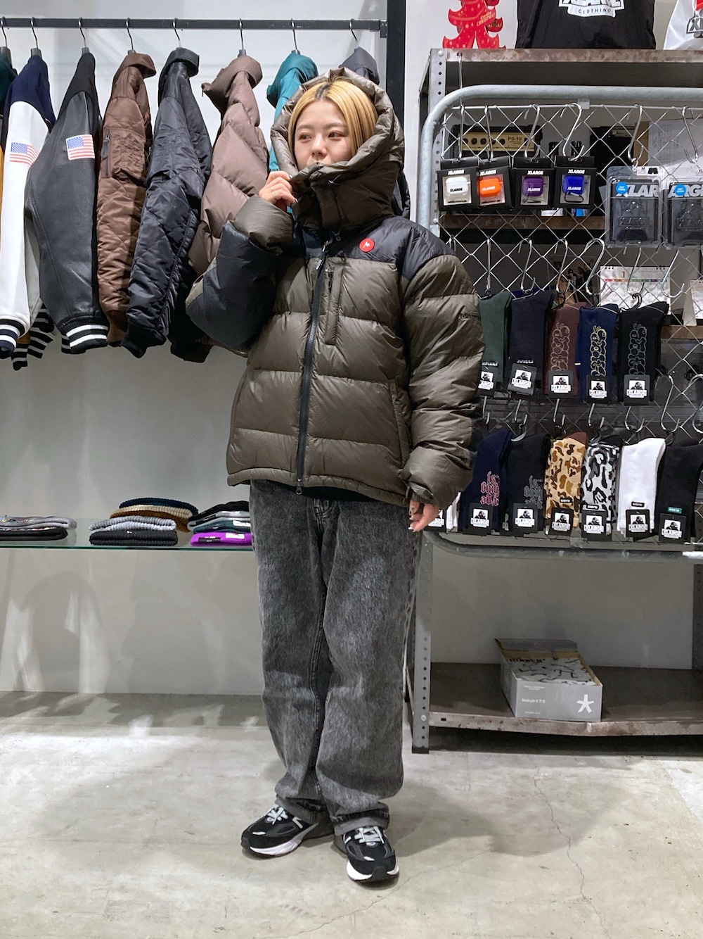 「Marmot、XLARGE、ダウンジャケット、休日スタイル、いいね、save、フォローお願いします🤑、ダウン、ストリート、低身長、低身長女子」｜「MARMOTのXLARGE×Marmot HOODED DOWN JACKET（ダウンジャケット/コート、グリーン系）」を使った、沼田亜樹さん（レディース・156cm）の冬コーディネートの1枚目の写真