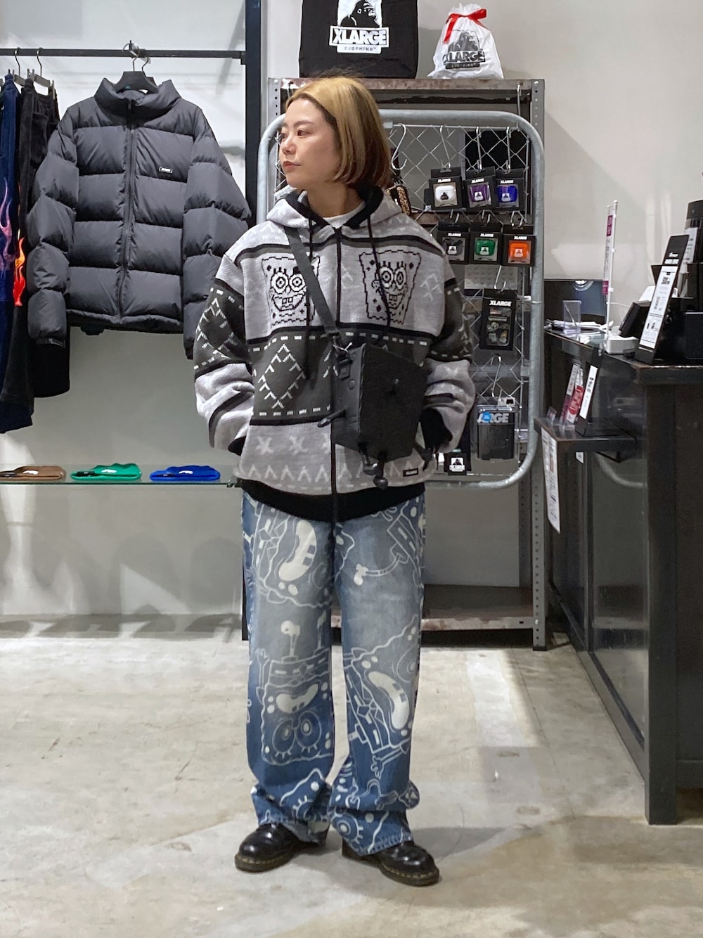 「エクストララージ、XLARGE、いいね、save、フォローお願いします🤑、ootd、スポンジボブ、低身長、ストリート、低身長コーデ、低身長女子」｜「XLARGEのXLARGE×SpongeBob KNIT HOODIE（ニット/セーター、ブラック系）」を使った、沼田亜樹さん（レディース・156cm）の冬コーディネートの1枚目の写真