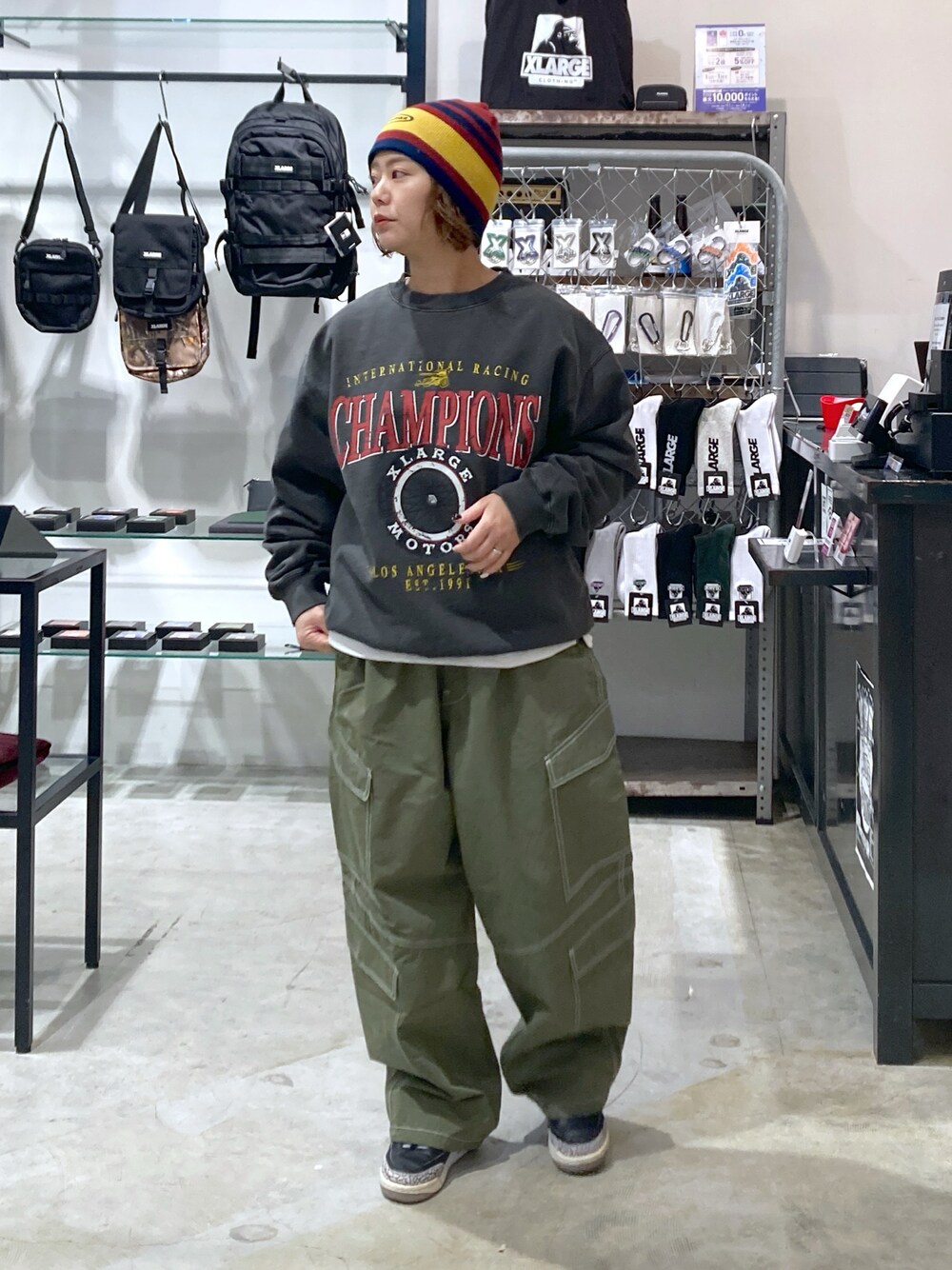 「春のおしゃ見えテクニック、オトナカジュアル、大人女子、お出かけコーデ、XLARGE、いいね、save、フォローお願いします🤑、ストリート、低身長、低身長コーデ」｜「XLARGEのLINED SINGLE BEANIE（ニットキャップ/ビーニー、レッド系）」を使った、沼田亜樹さん（レディース・156cm）の春コーディネートの1枚目の写真