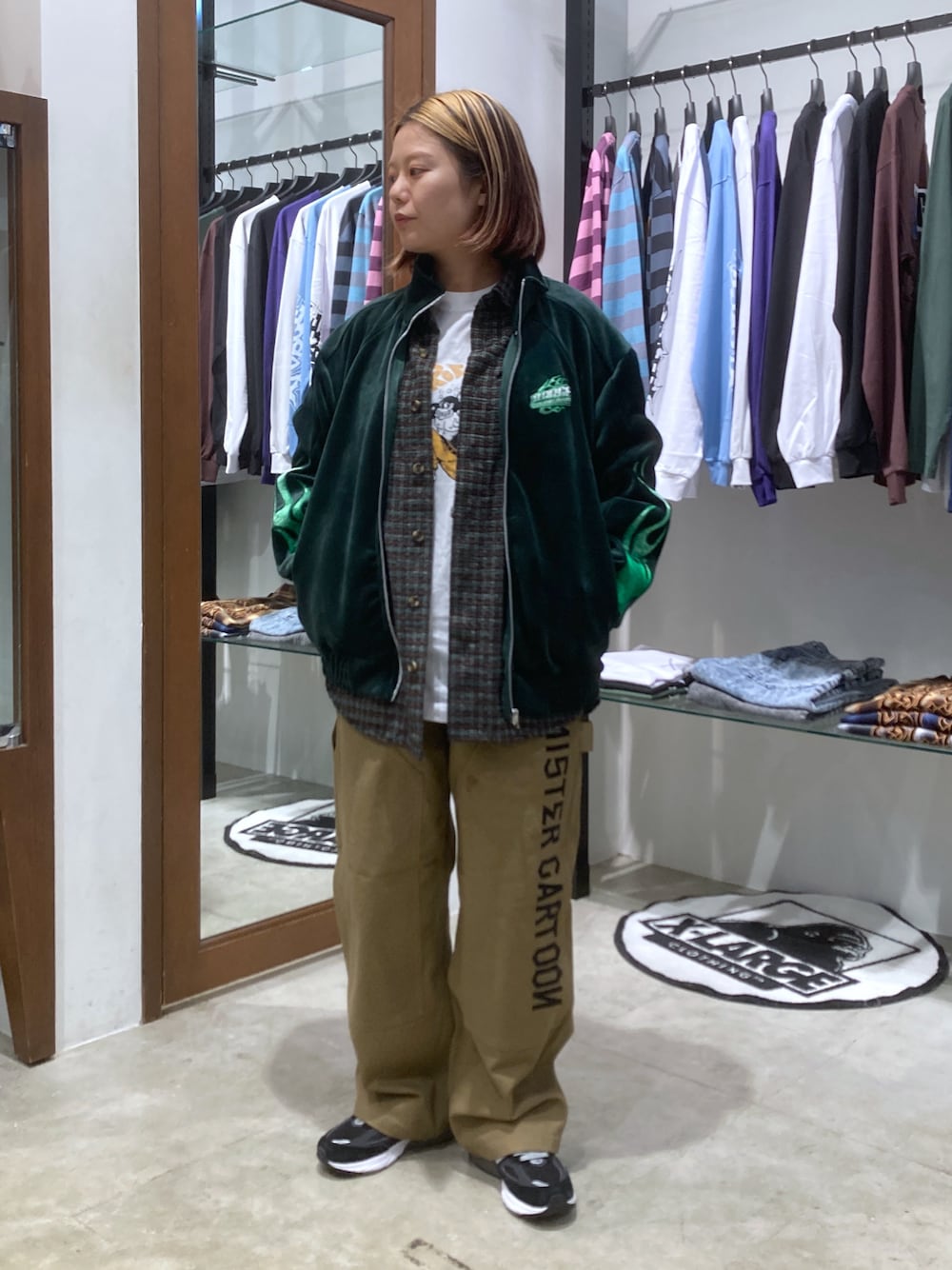 「カジュアルコーデ、150cm台コーデ、おしゃれさんと繋がりたい、XLARGE、ストリート、低身長コーデ、いいね、save、フォローお願いします🤑」｜「XLARGEのVELOUR TRACK JACKET（ブルゾン、グリーン系）」を使った、沼田亜樹さん（レディース・156cm）の秋コーディネートの1枚目の写真