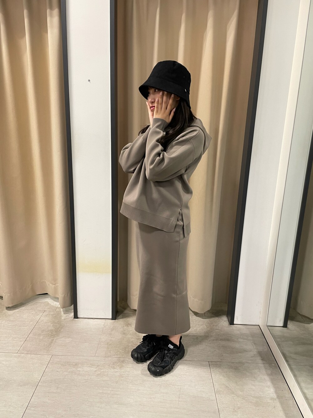 「Samansa Mos2 blueのニットタイトスカート【セットアップ可】（スカート、ブラウン系）」を使った、oxxttさん（レディース・160cm）の秋コーディネートの1枚目の写真